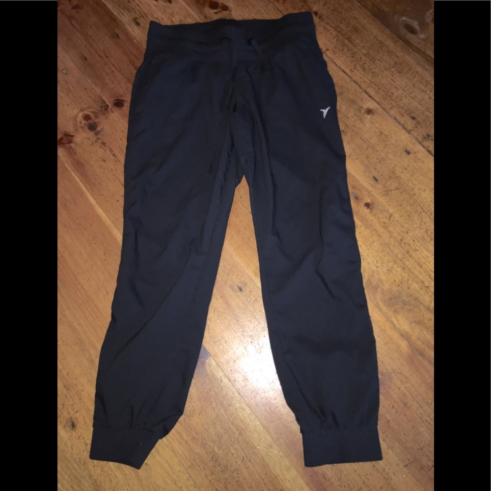Women’s athletic active black pants small. These are like new thin material.